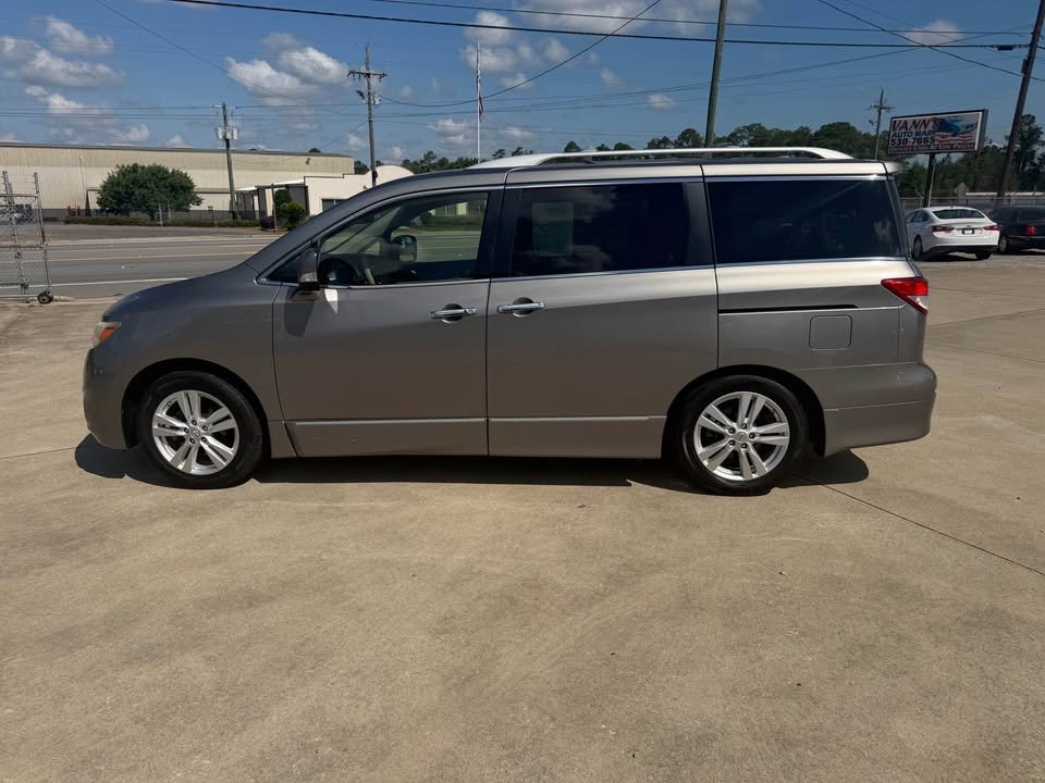 2012 Nissan Quest's photo